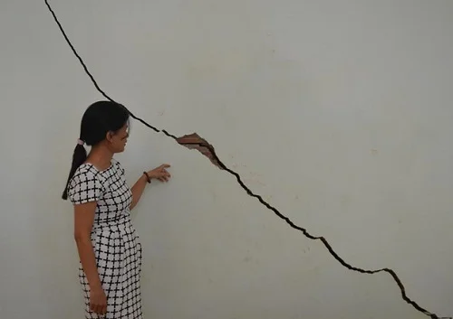 Vì sao tường nhà bị nứt? 3 Cách xử lý bạn có thể áp dụng 2 tuong-nha-bi-nut
