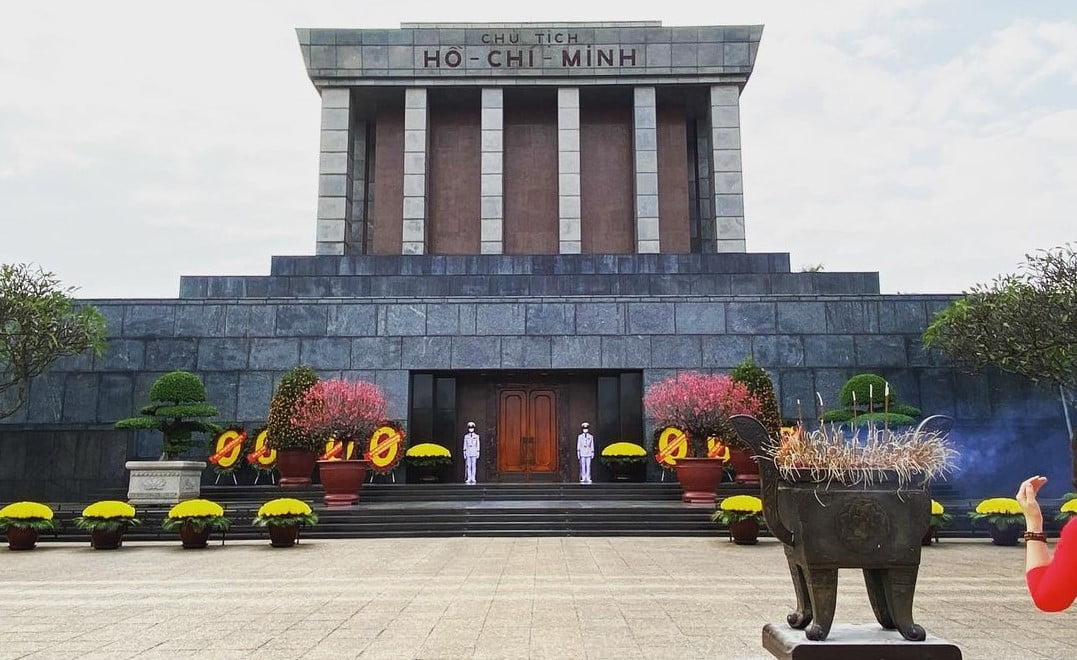 Khám phá kiến trúc các công trình trong khuôn viên Quảng Trường Ba Đình 1 Công trình trong khuôn viên Quảng trường Ba Đình