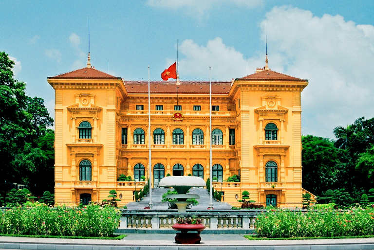 Khám phá kiến trúc các công trình trong khuôn viên Quảng Trường Ba Đình 3 Công trình trong khuôn viên Quảng trường Ba Đình